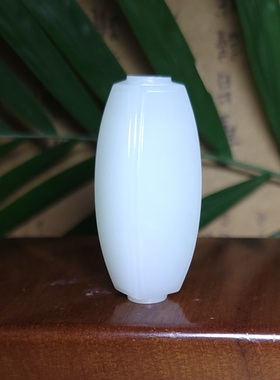 新疆的猫Z082903 33.5克，特细凝重俄籽料带翠羊脂白玉苏工大勒子