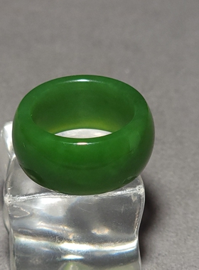 L032804 新疆的猫9.2克内径20mm脂粉高色调油亮的阳绿色碧玉扳指