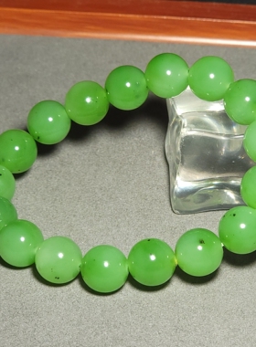 L032101新疆的猫43.3克直径12mm油润细腻色调靓丽苹果绿圆珠手链