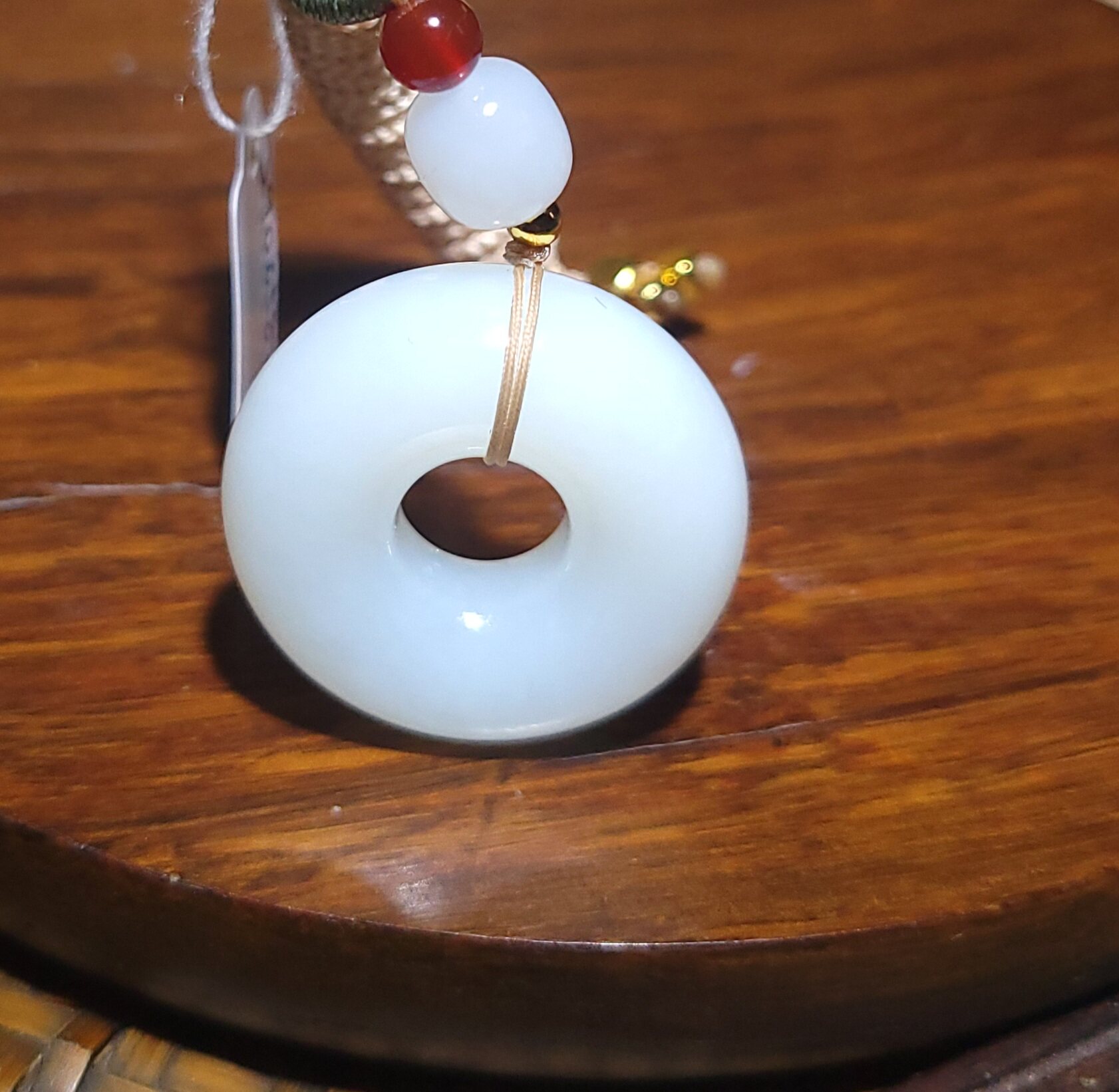 YQ041702 新疆的猫17.0克油糯细腻的俄料羊脂白玉玉环挂件