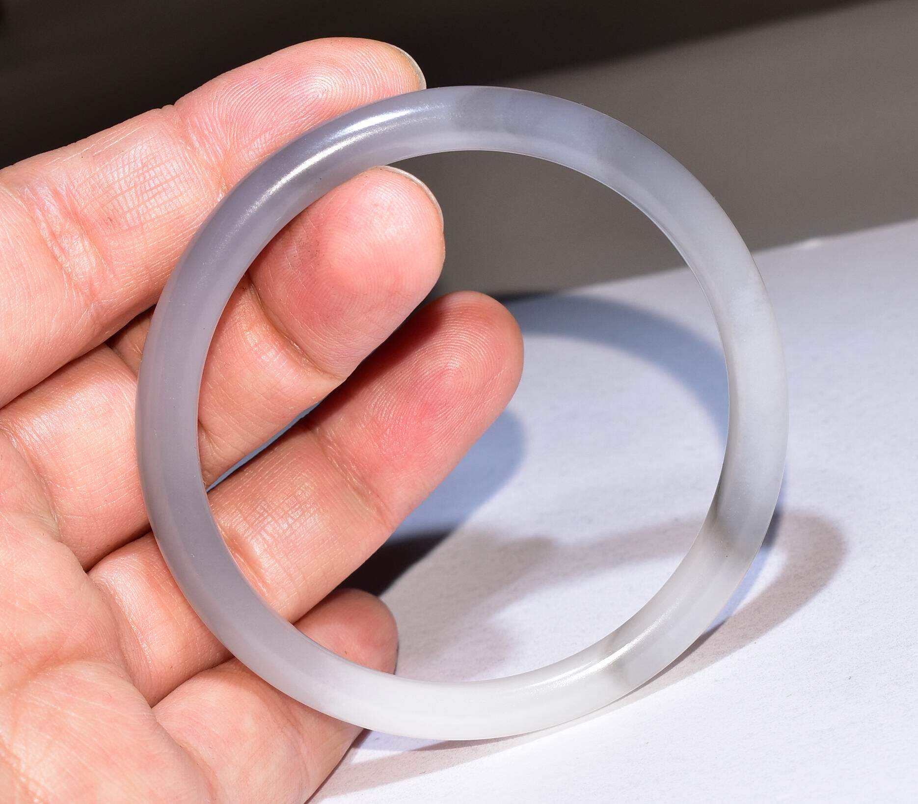 5mm,18.9克超细底质冰透青海烟青玉手镯yq504