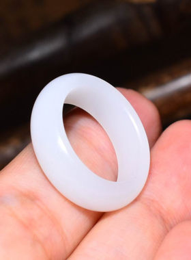 新疆的猫JJ121103  2.8克15.5mm肉质细腻油润的俄料羊脂白玉指环