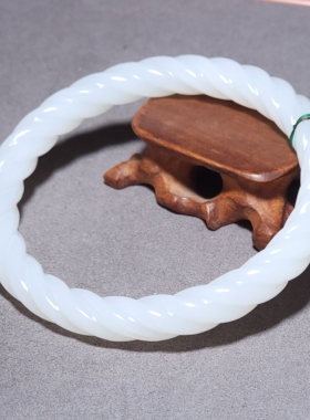 L031706 新疆的猫30.5克内径57mm青海野牛沟三高羊脂白玉麻花手镯