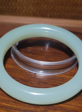 新疆的猫YQ082103 54.5克内径57mm超冰爽油亮细润纯美晴水色手镯