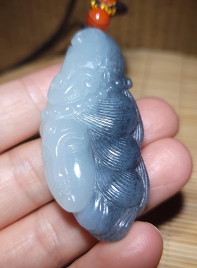 新疆的猫zg110609 37.7克含绳，黑白分明的点墨青花籽料侍女雕件