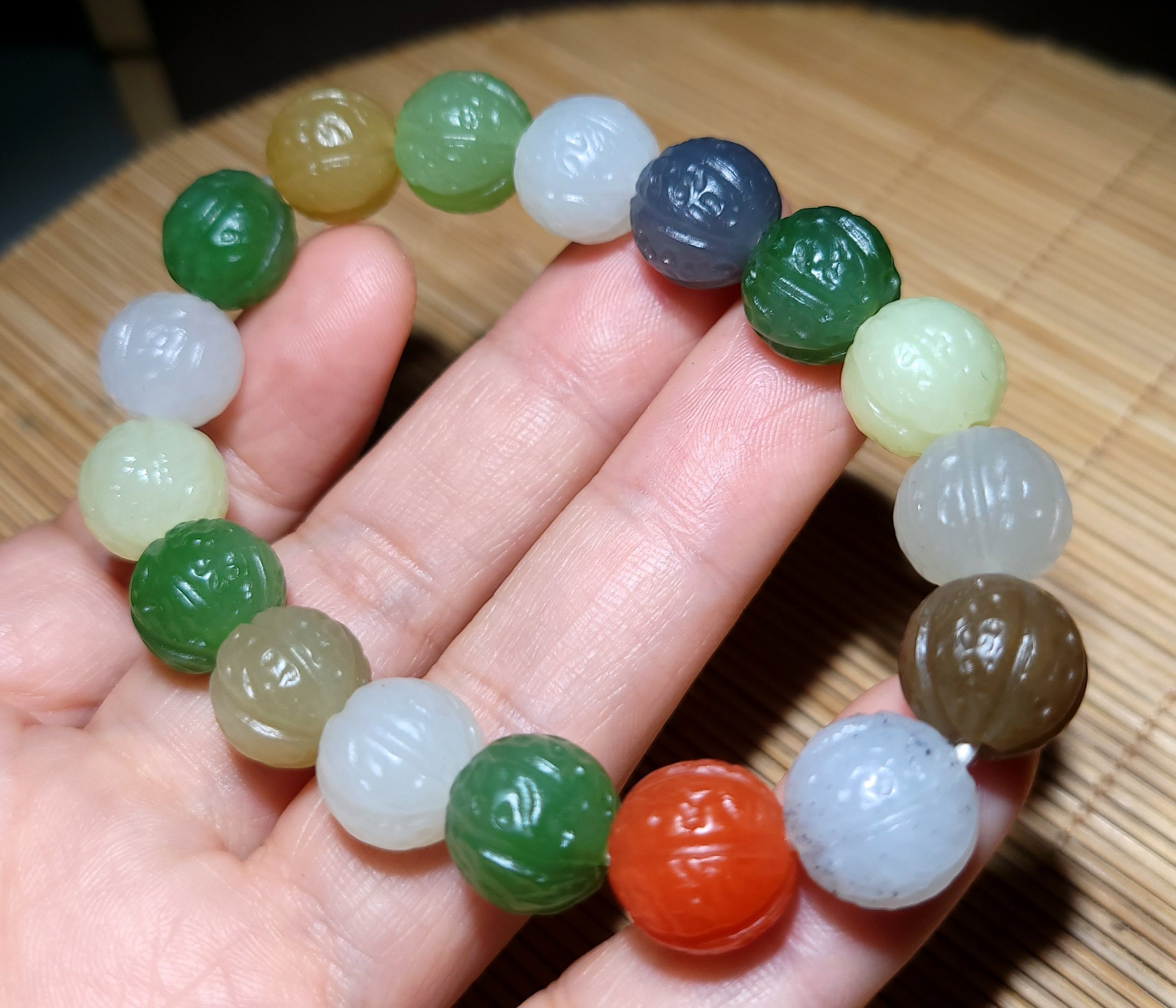 新疆的猫zg121509 39.0克搭配艳丽多彩的和田玉仿古纹南瓜珠手链