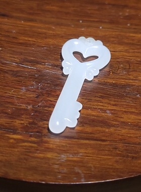 新疆的猫YQ090605 3.0克，精湛款式精美且末羊脂白玉钥匙挂坠