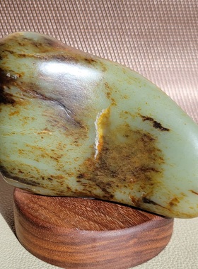 新疆的猫C120303 339克，大面积老气老结红褐皮的青白玉籽料