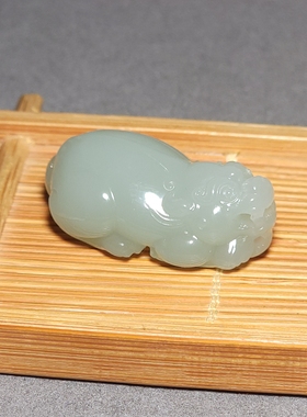 新疆的猫L102301 23.7克肉质细腻油份极高的且末高青白玉貔貅挂坠