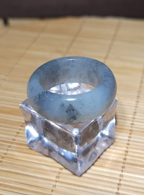 新疆的猫zg072702 7.0克羊脂白底熟糯细腻青花点墨籽指环