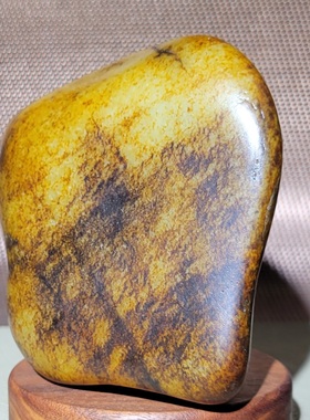 新疆的猫C100202  821克，超熟糯油润满红褐皮白玉籽料