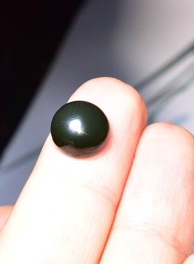 新疆的猫/1.0克，细润纯黑油亮的黑青籽料圆戒面YLCZ08