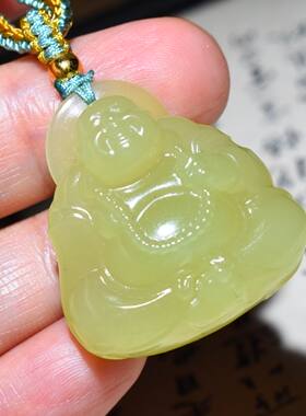JJ031003新疆的猫19.9克细润色靓美色美纯正且末黄口玉佛挂坠