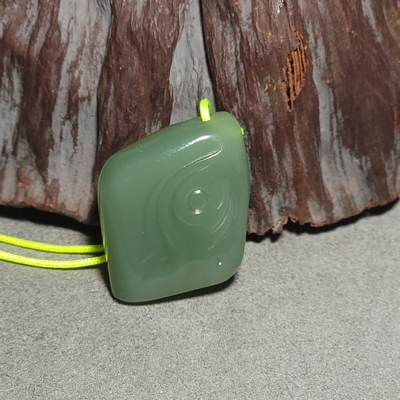 L031602新疆的猫9.6克肉质特别细腻脂粉度极高鸭蛋青碧玉随型挂坠