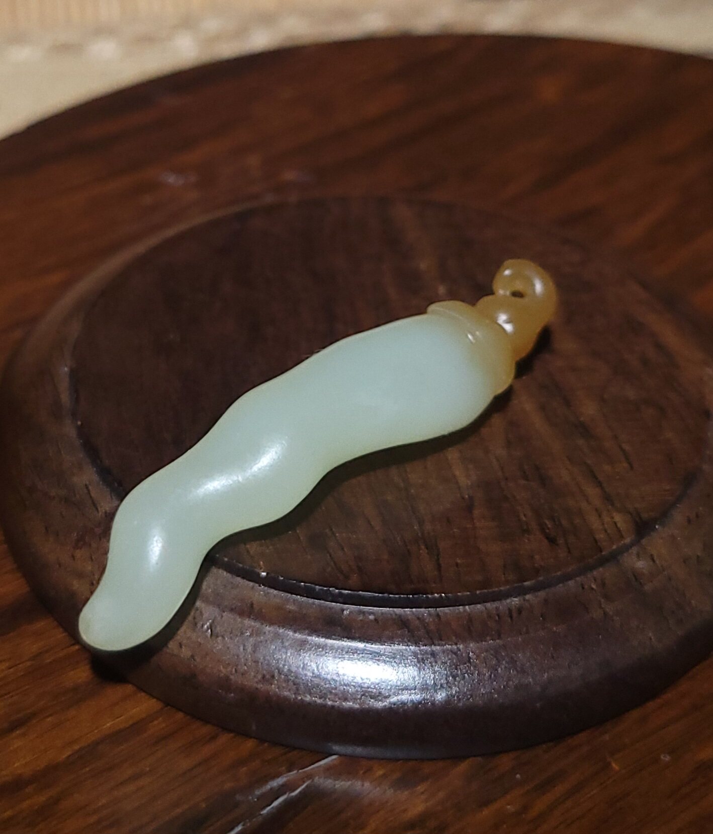 YQ030308 新疆的猫6.1克玉性超油润，质地细腻的且末糖白辣椒挂件