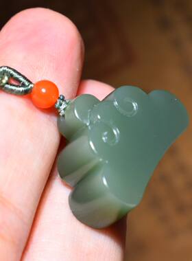 JJ0031218新疆的猫9.8克含绳玉色纯美俄碧玉湖水绿色如意锁挂坠