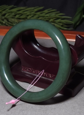 L012601 新疆的猫61.9克内径56.5mm飘蓝色调高脂粉的且末青玉手镯