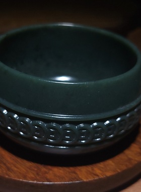 新疆的猫YQ110104 132.4克81-40mm肉质细腻做工精致黑青玉玉钵