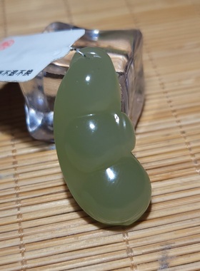 新疆的猫zg120511 9.5克细腻冰润油亮明爽晴水色和田玉发财四季豆