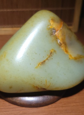 新疆的猫YQ090405 323.0克大把抓挂红-褐-黑皮亮色高青白玉籽