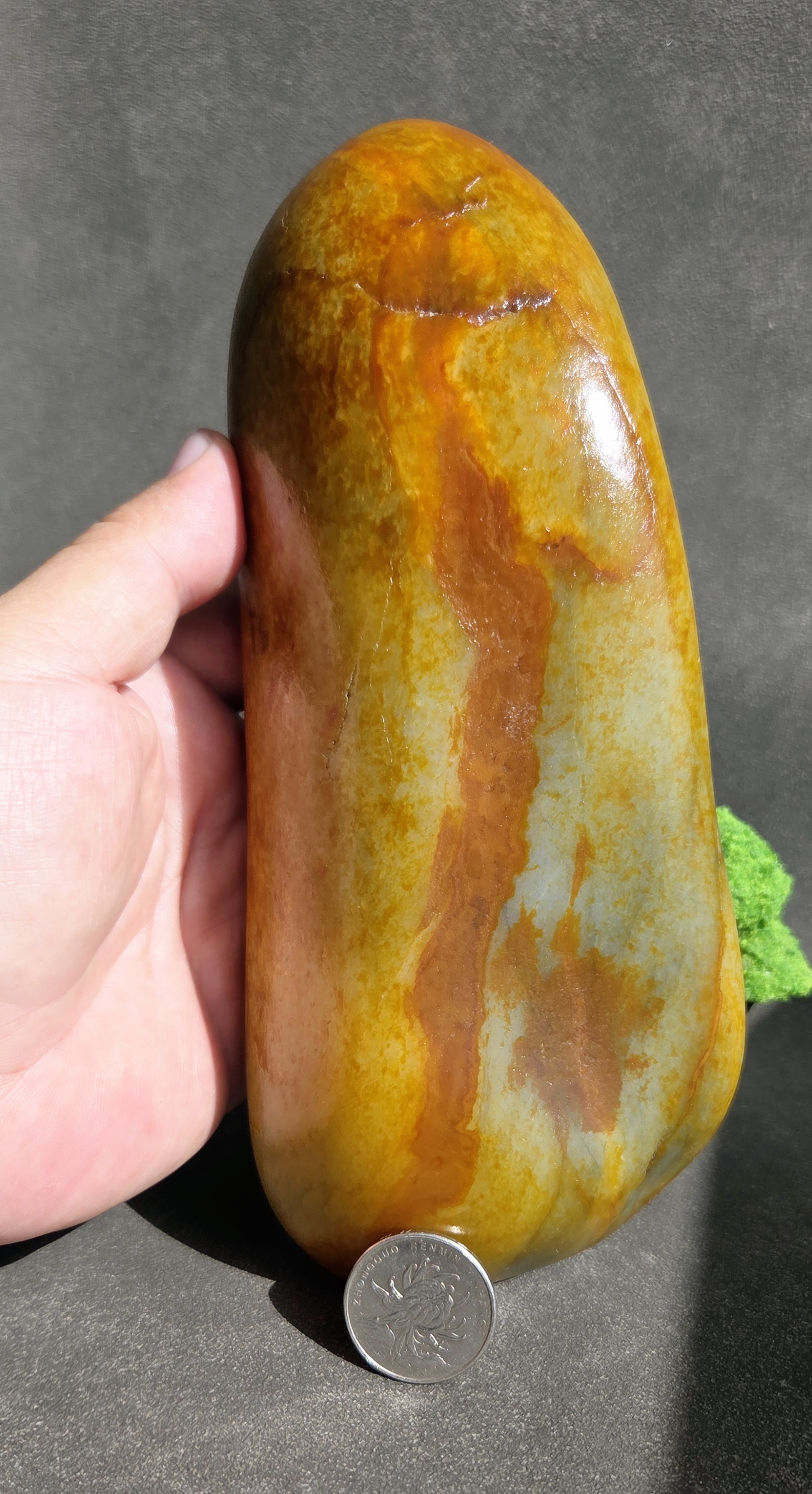 新疆的猫W102206 1.7公斤,磅礴挺拔!满红皮天然摆件玩籽