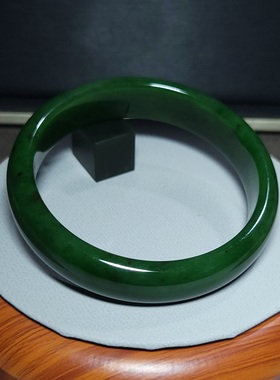 新疆的猫Z122906 68.8克R65油亮七号矿俄老料浓艳菠菜绿碧玉手镯