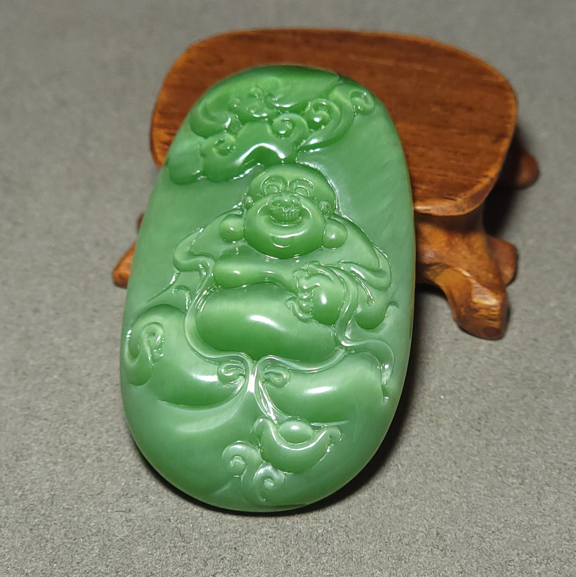 L032506 新疆的猫33.3克精品“宝石级”猫眼灵动碧玉猫眼佛雕件