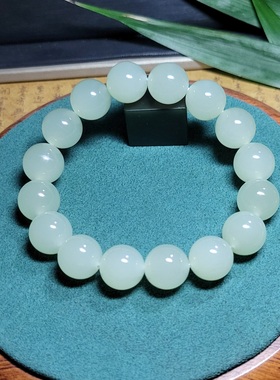 Z011006 新疆的猫42.0克R12泛宝光莹亮夹层老料冰晴水手串和田玉