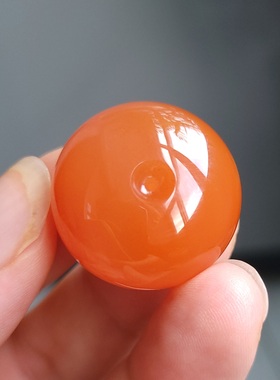 新疆的猫Z091003 18.5克，超饱满肉细色美顶品柿子红南红大平安扣