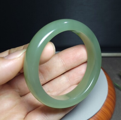 新疆的猫Z111503 49.2克，R51冰爽细润油亮纯美晴水色和田玉手镯