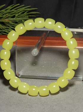 新疆的猫L102305 34.7克色调油亮颜色纯正的且末鸡油黄直切手链