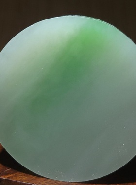 YQ012323   82.8克，鲜亮的和田玉老坑青白带翠镯芯   新疆的猫