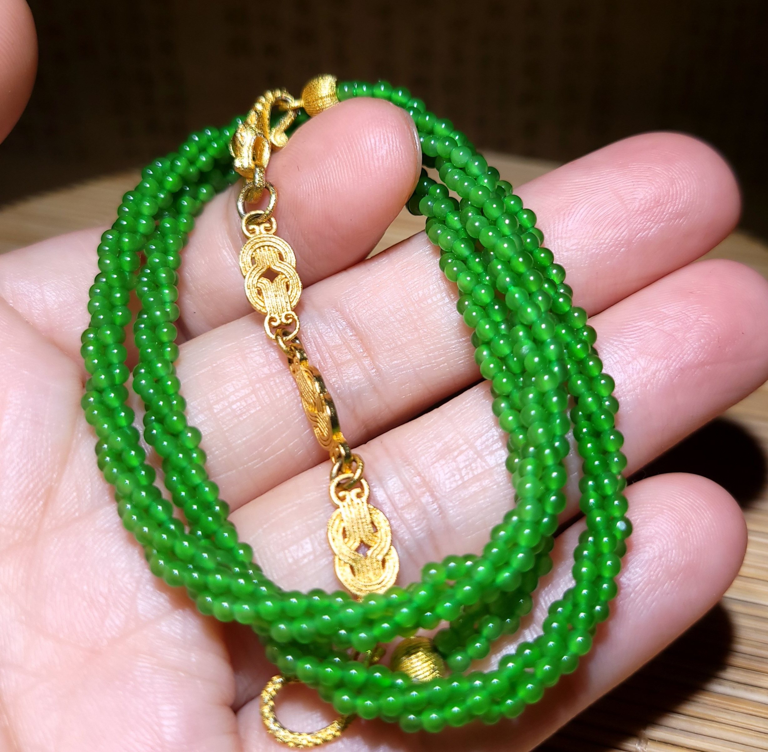 zg121706 12.5克底质冰透色泽鲜美均匀苹果绿碧玉小圆珠多圈项链