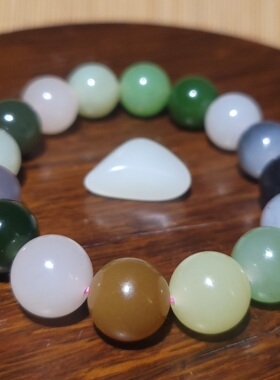 YQ011804  43.5克，肉质细腻的多宝手串   新疆的猫 和田玉