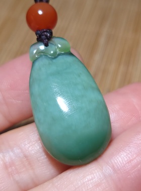 新疆的猫zg112403 9.9克，脂粉宝光带猫眼效应的老坑猫眼碧玉挂件