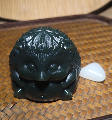 YQ020707 新疆的猫149.4克玉质油亮青海黑青细料刺猬茶宠摆件