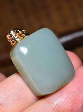 JJ011505新疆的猫10.5克油脂感强烈的且末青白和田玉镶银小挂坠