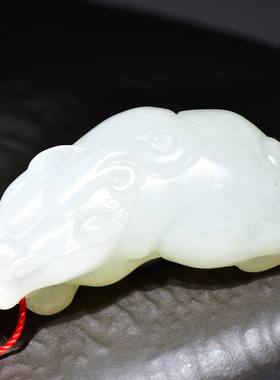 新疆的猫MAO03  33.38克，独具风格颇有气势的羊脂白玉瑞兽雕件
