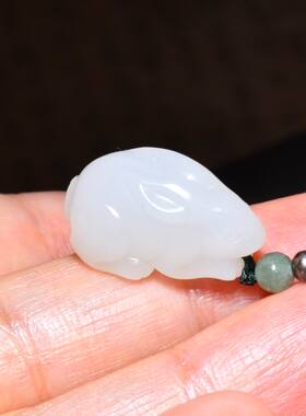 SBH378新疆的猫4.6克特细特熟羊脂白玉籽料圆雕玉兔挂件和田玉