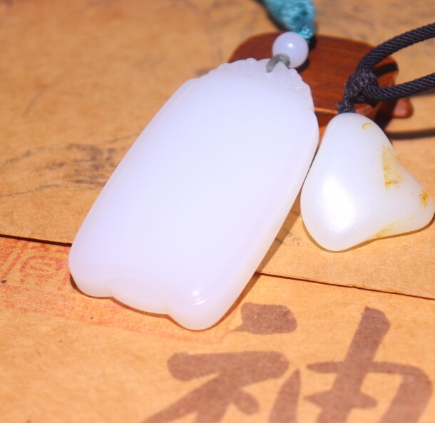 4克,细润度极高的青海野牛沟羊脂白玉平安无事牌