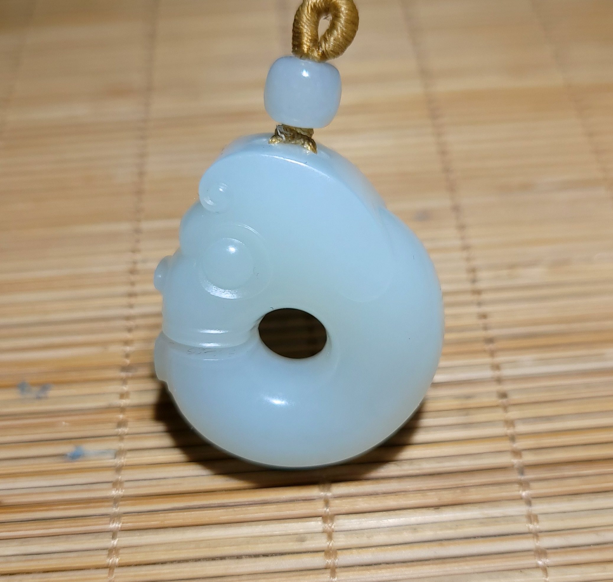 新疆的猫zg121004 17.4克凝糯白油膏细密且末羊脂白玉猪龙雕件