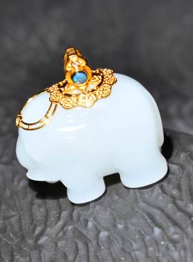 JJ011417新疆的猫9.6克白糯俄料三高羊脂白玉苏工18K金吉象