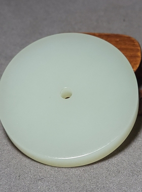 新疆的猫L122005 54.7克，肉质细腻油份高的且末高青白玉大玉佩