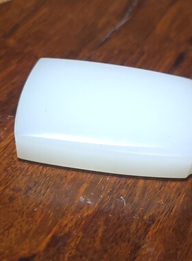 YQ031531  47.3克，油糯洁净俄籽料羊脂白玉平安无事牌  新疆的猫