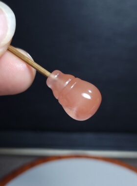 Z013103新疆的猫2.7克顶细油亮美美冰沙红南红精品三通