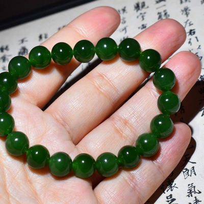 纯净的菠菜绿碧玉圆珠手链