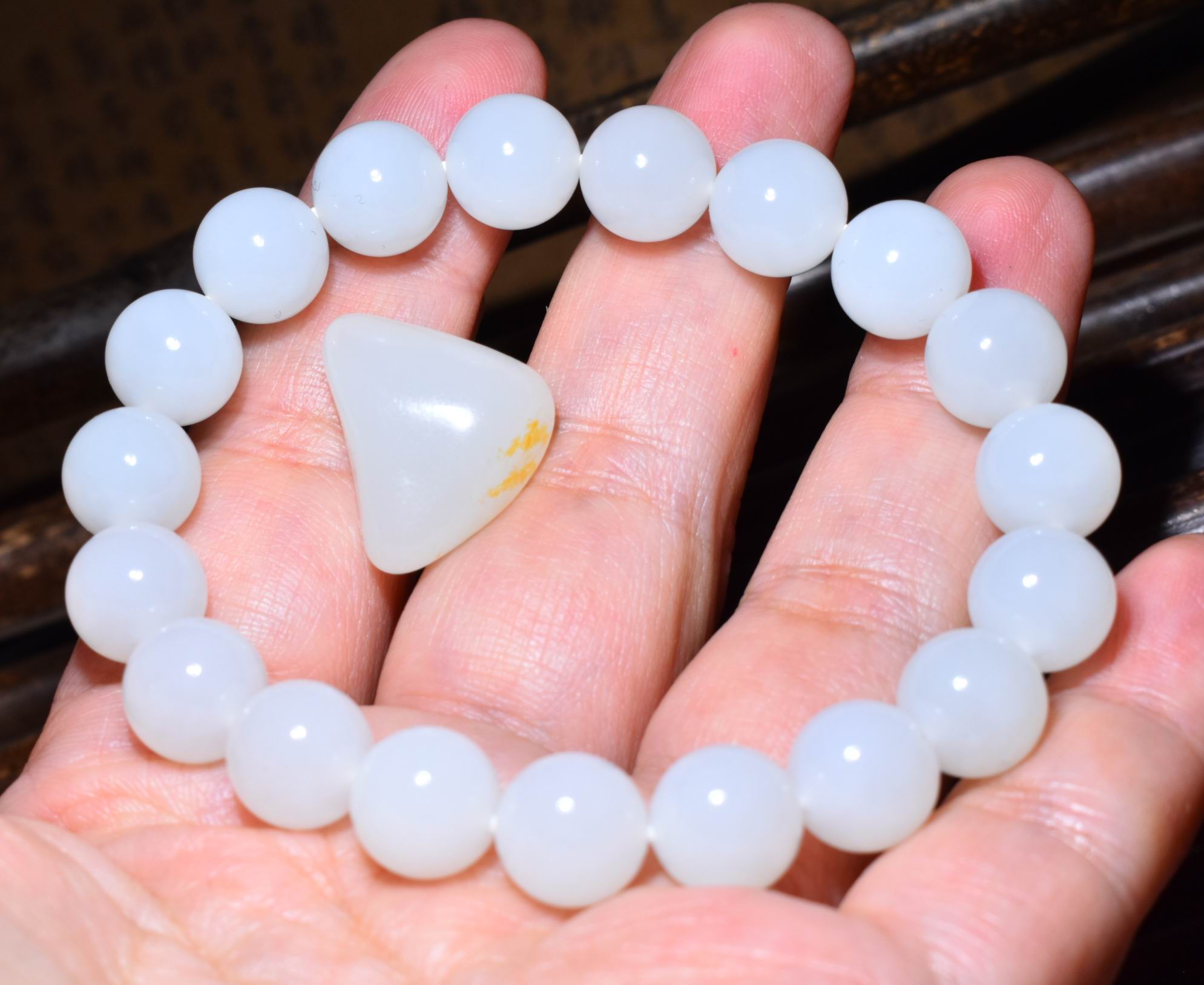 新疆的猫JJ120310  30.2克10mm老坑俄料三高羊脂白玉圆珠手链