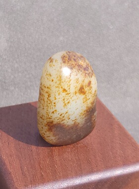 C030901新疆的猫14.9克经典褐油皮高品质灯泡料白玉玩籽和田玉