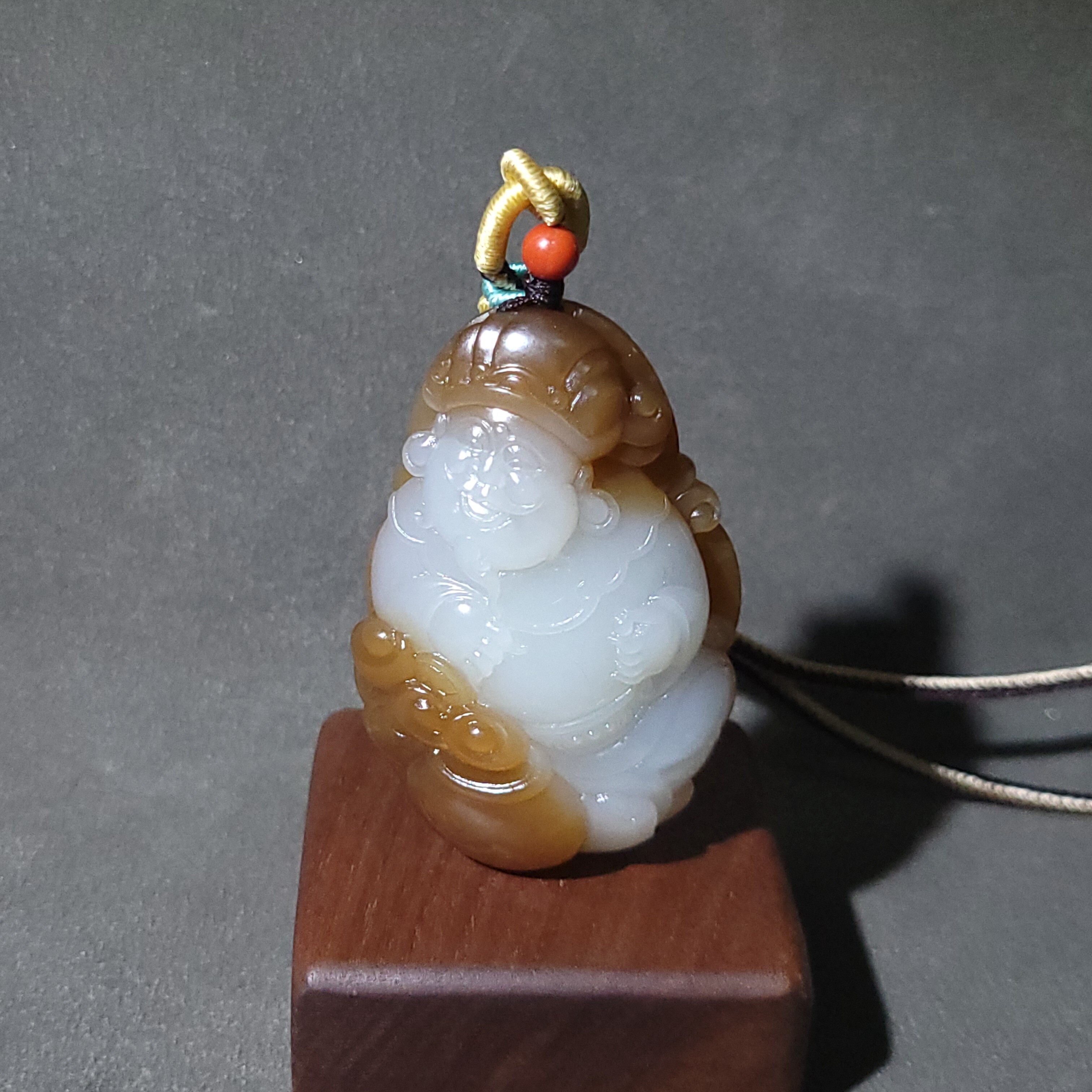 C031402新疆的猫49.8克糖色鲜艳白肉明亮对比且末蜜糖白财神挂件