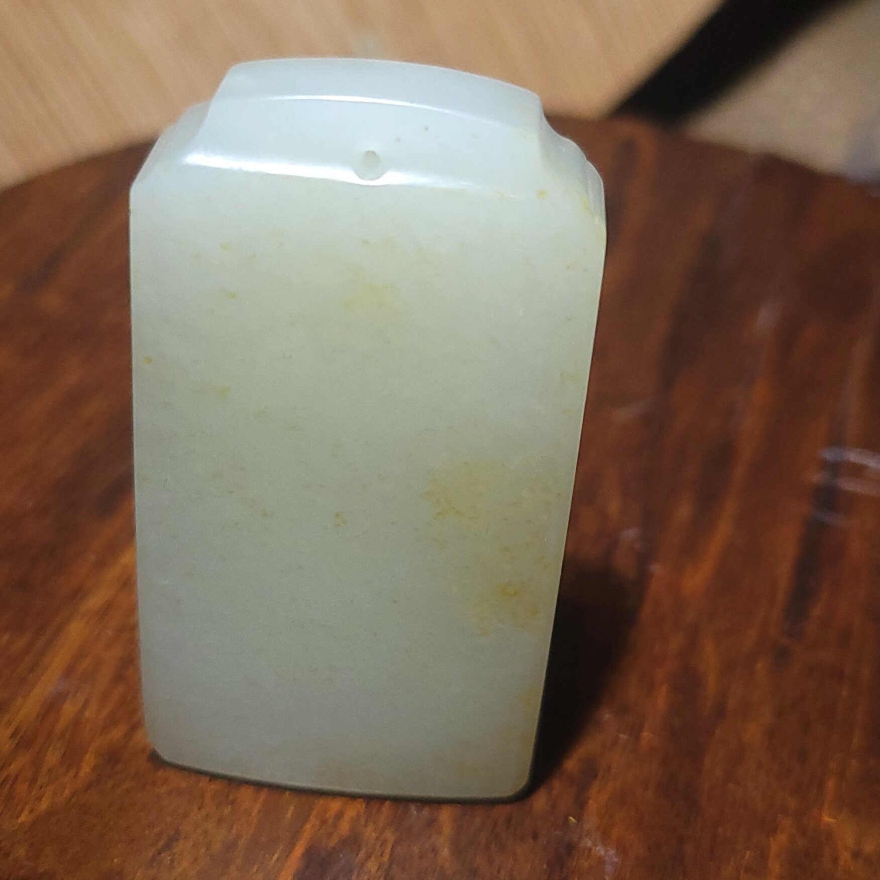 YQ031514  43.6克，保留薄油黄皮和田玉白玉籽料无事牌 新疆的猫